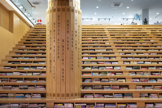 創(chuàng)意書店內(nèi)景