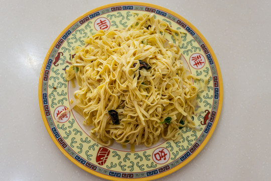 一盤熗拌干豆腐