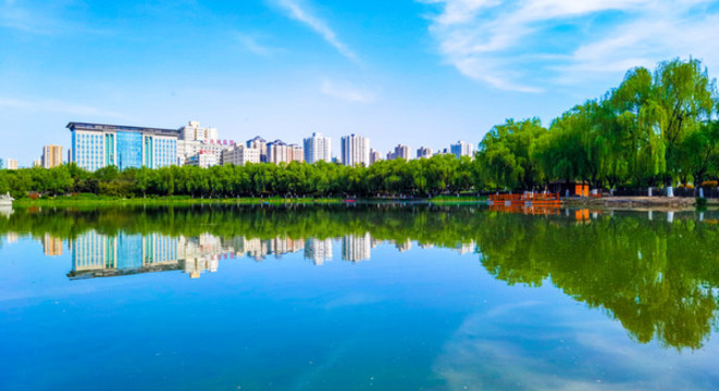 大明宮國(guó)家遺址公園湖畔美景