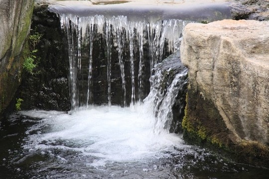 山澗流水