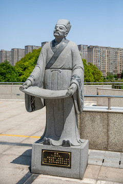 李斯雕像