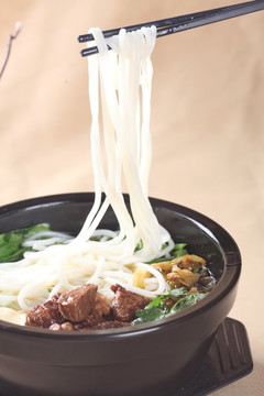 紅燒牛肉米線