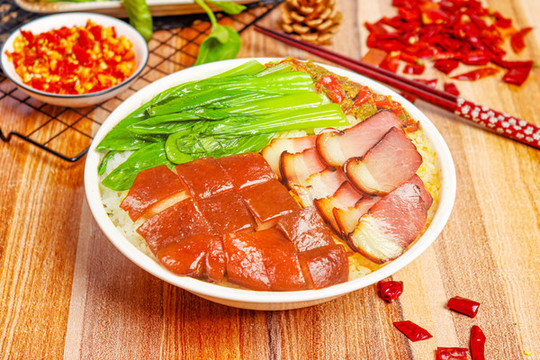 鹵肉拼臘肉蓋飯