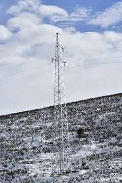 雪山高壓線