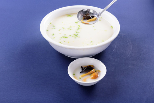 美味山菌湯