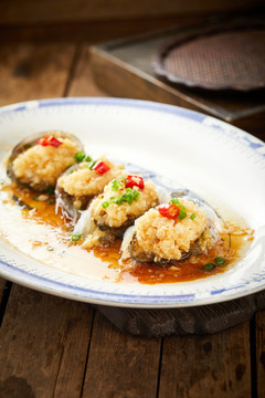 蒜蓉粉絲蒸大連鮑