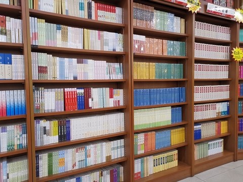 書店書架
