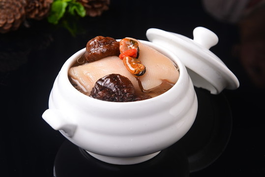 香菇淡菜燉豬蹄