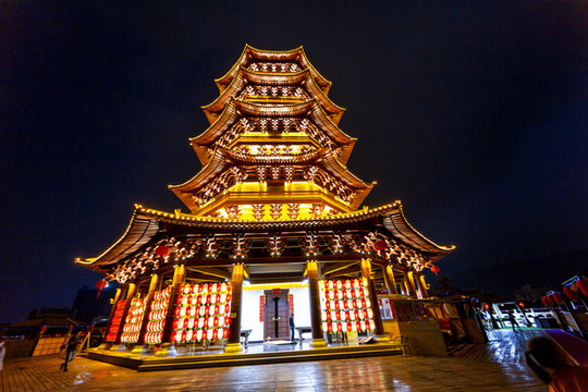 玉龍湖塔