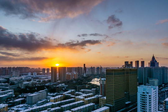 夕陽下中國(guó)遼寧沈陽城市風(fēng)景