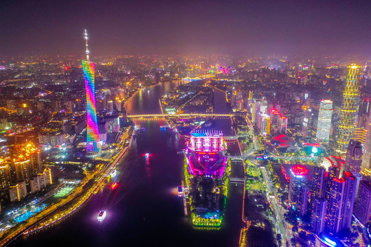 航拍廣州塔小蠻腰夜景