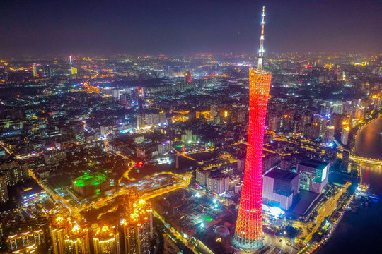 航拍廣州塔小蠻腰夜景