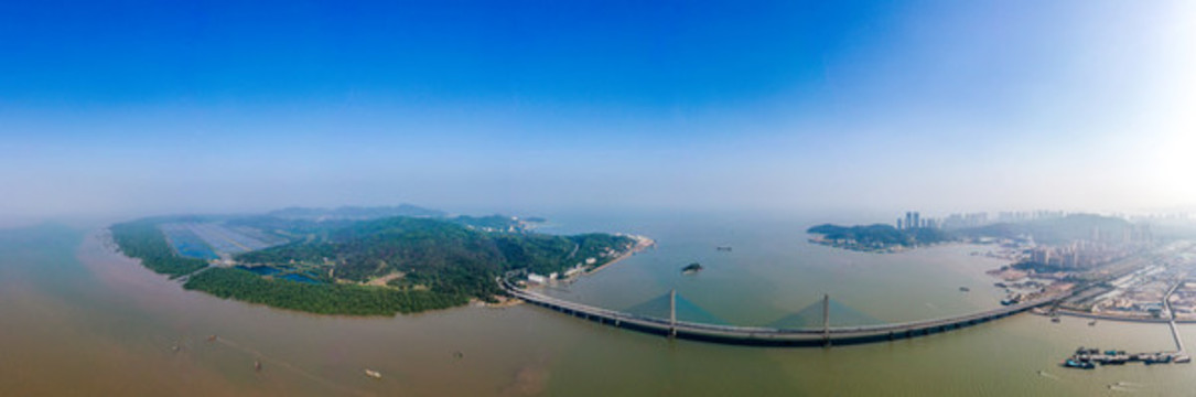 航拍廣東珠海淇澳島與淇澳大橋