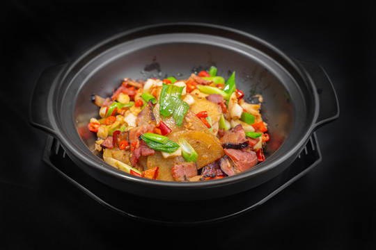 砂鍋臘肉土豆