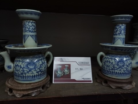青花瓷纏枝蓮紋油壺燈