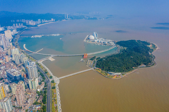 航拍珠海野貍島名亭公園新月橋