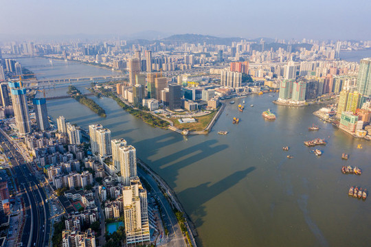 航拍夕陽下的廣東珠海橫琴地區(qū)