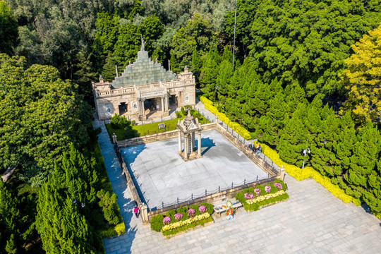 航拍廣州黃花崗公園烈士墓園