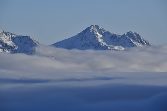 雪山云海