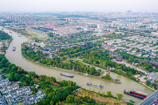 航拍蘇州京杭運(yùn)河畔楓橋景區(qū)