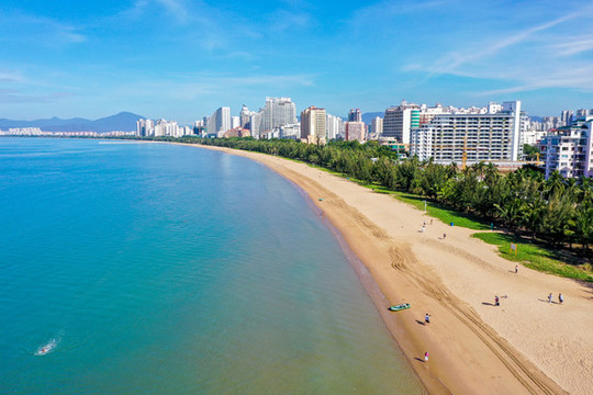 航拍三亞灣海水浴場椰林沙灘