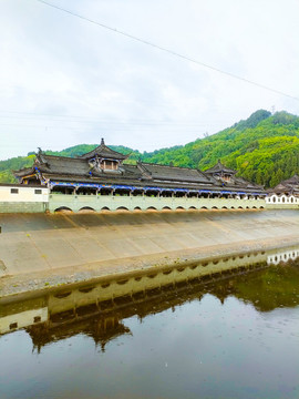 調(diào)節(jié)壩