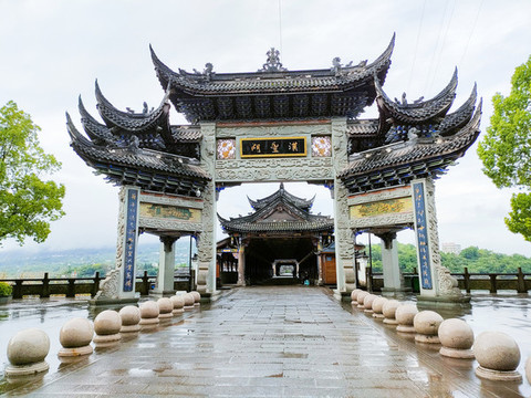 調(diào)節(jié)壩