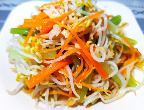 涼拌胡蘿卜綠豆芽