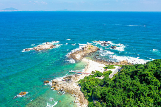 航拍海南三亞蜈支洲島旅游區(qū)