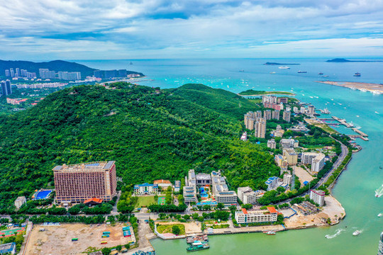 航拍海南三亞鹿回頭風(fēng)景區(qū)