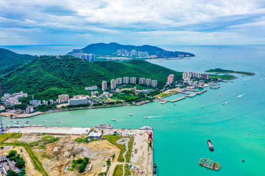 航拍海南三亞鹿回頭風(fēng)景區(qū)