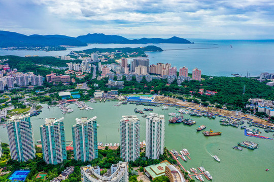 航拍海南三亞鴻洲游艇碼頭