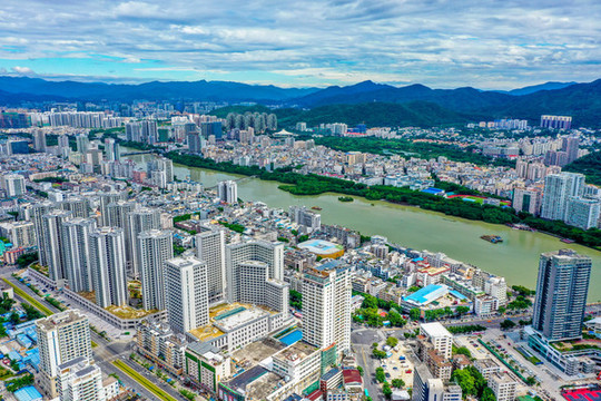 航拍海南三亞市區(qū)兩河三岸格局