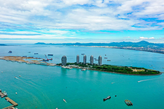 航拍海南三亞鳳凰島風光