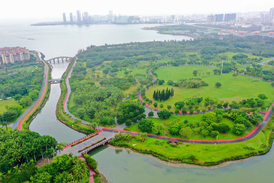 航拍海南?？谌f(wàn)綠園公園景觀