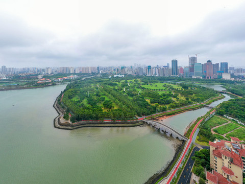 航拍海南?？谌f綠園公園景觀