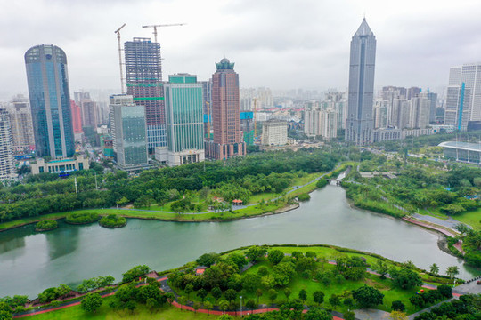 航拍海南?？谌f(wàn)綠園公園景觀