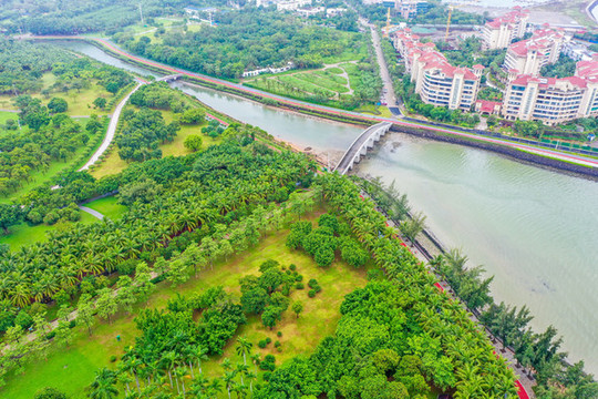 航拍海南?？谌f(wàn)綠園公園景觀