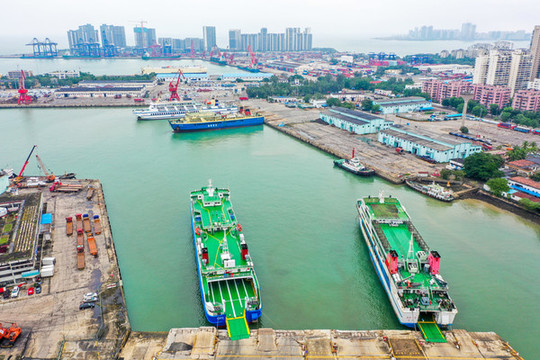 航拍海口秀英港?？诟劭瓦\站