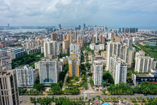 航拍海南?？诿捞m區(qū)城區(qū)街景