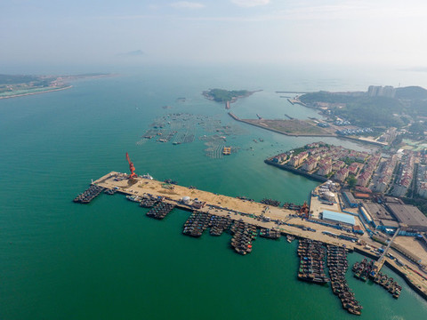 航拍青島西海岸新區(qū)積米崖漁港