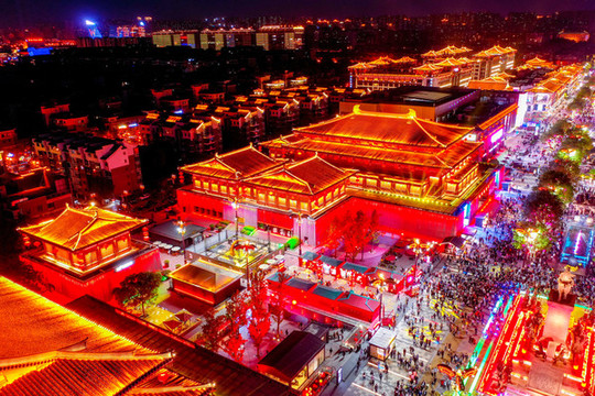 航拍西安大唐不夜城夜景燈光秀