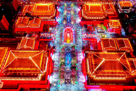 航拍西安大唐不夜城夜景燈光秀
