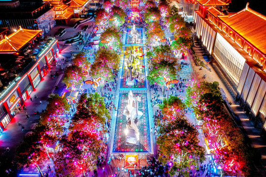 航拍西安大唐不夜城夜景燈光秀