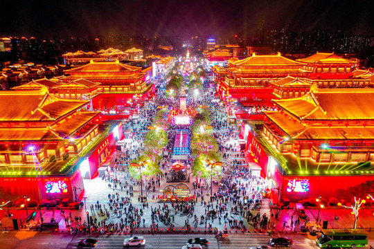 航拍西安大唐不夜城夜景燈光秀