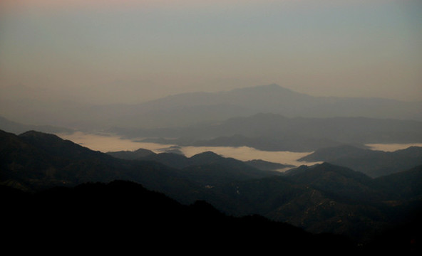 清晨山巒山水畫(huà)