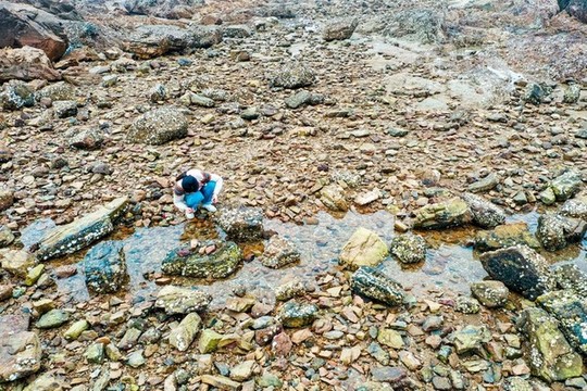航拍山東青島太平灣海岬角礁石