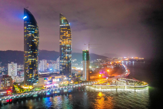航拍廈門世茂海峽大廈雙塔夜景