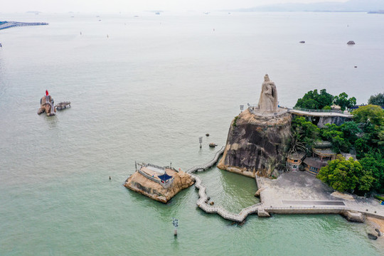 航拍廈門鼓浪嶼鄭成功石雕像