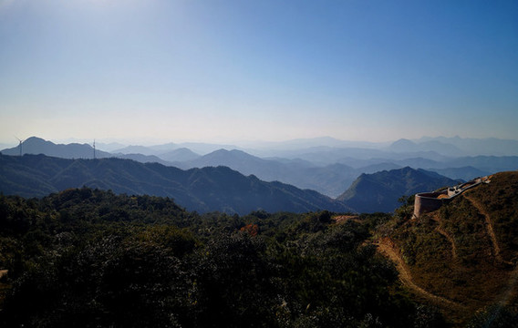 山峰山巒畫卷